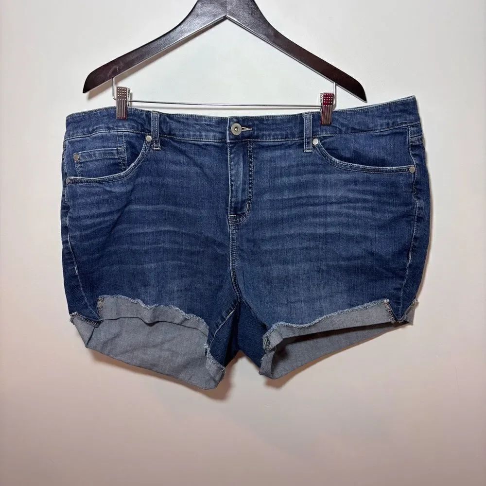 Torrid 5 Inch Mid-Rise Short Split Hem Cuffed Dark Wash Denim Size 24